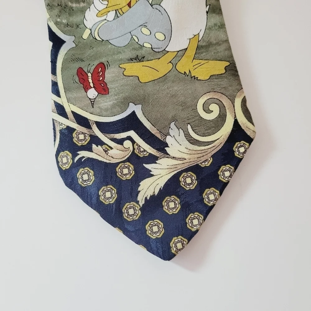 Disney Mickey Unlimited Vintage Donald Duck Golfing Novelty Tie‎